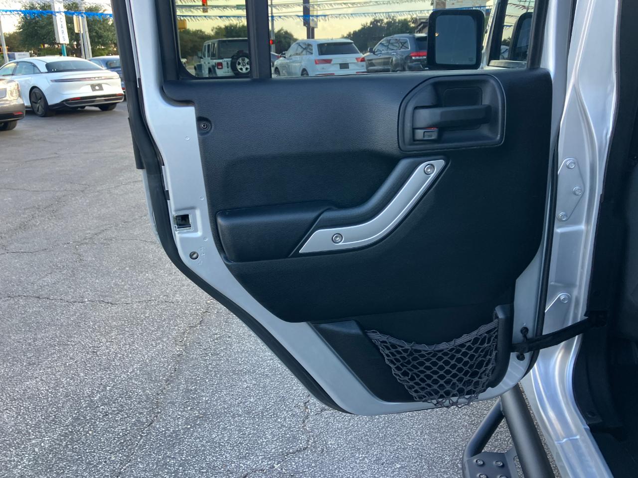 Jeep Wrangler Unlimited Sahara 4WD 2012