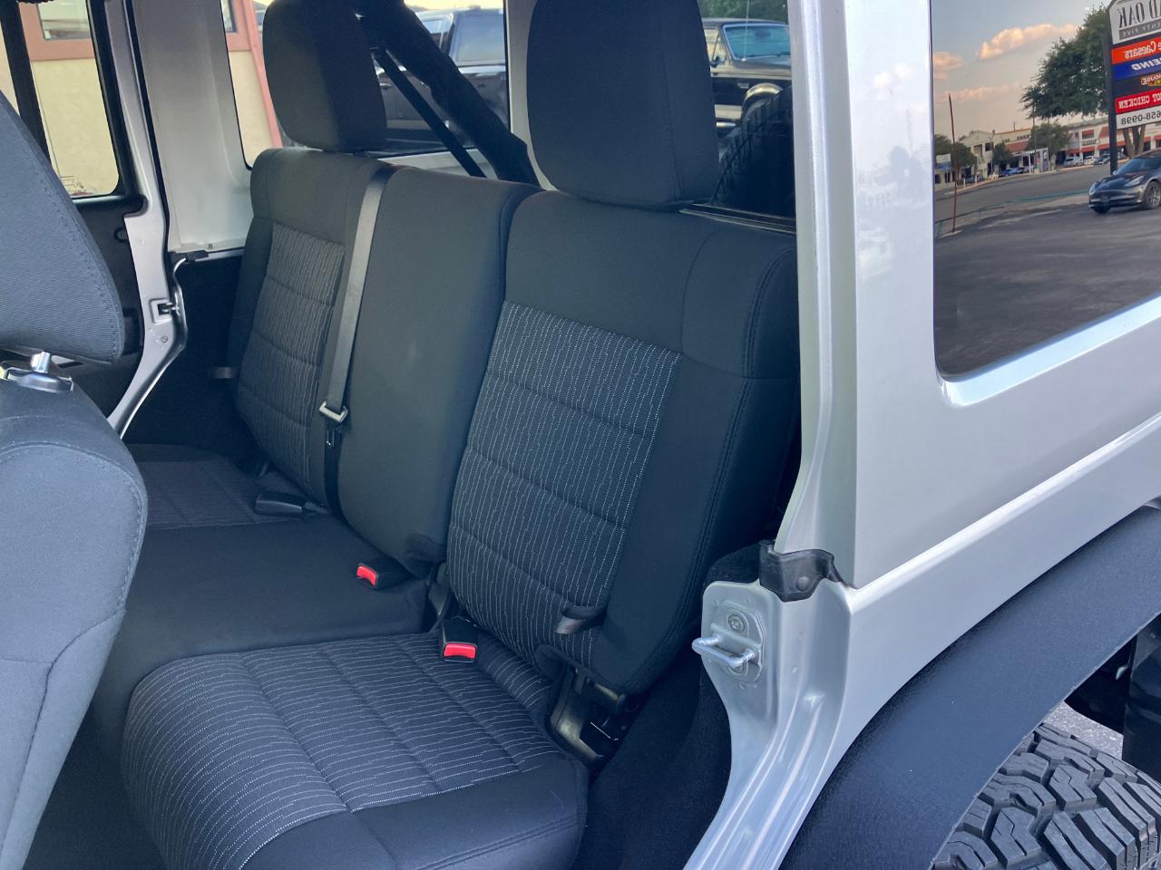 Jeep Wrangler Unlimited Sahara 4WD 2012