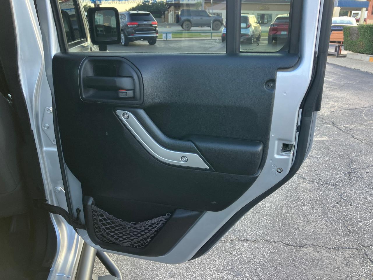 Jeep Wrangler Unlimited Sahara 4WD 2012