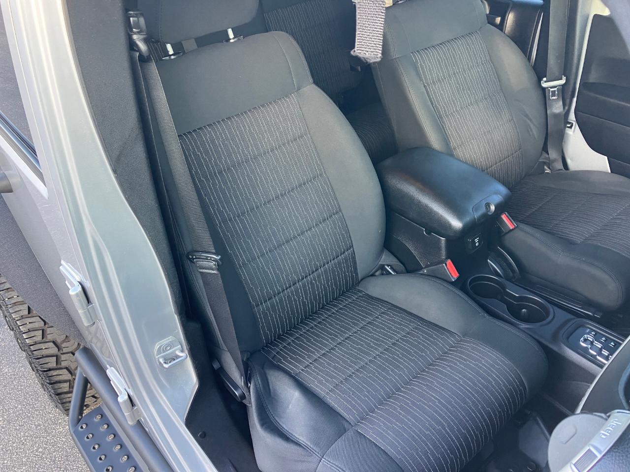 Jeep Wrangler Unlimited Sahara 4WD 2012