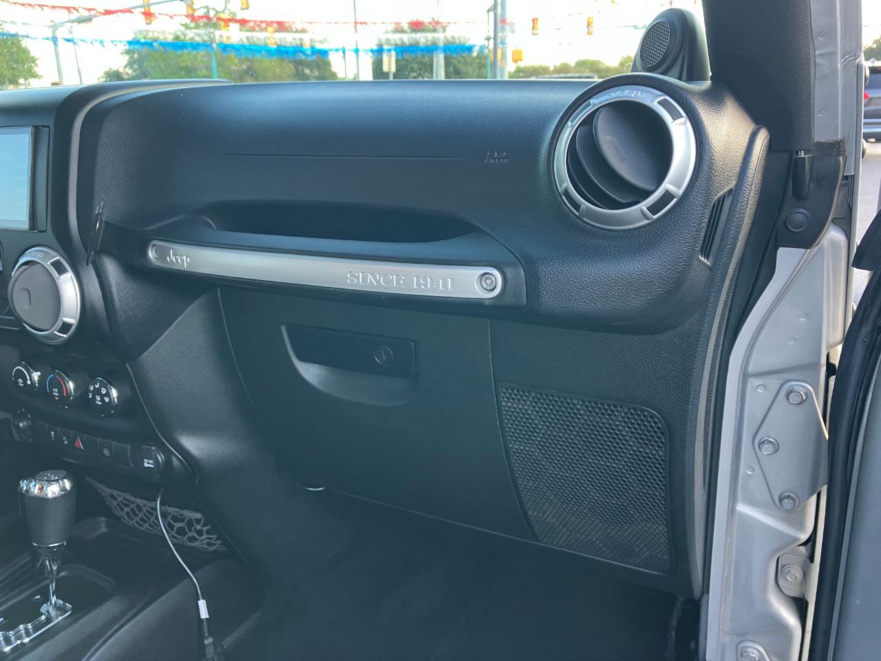 Jeep Wrangler Unlimited Sahara 4WD 2012