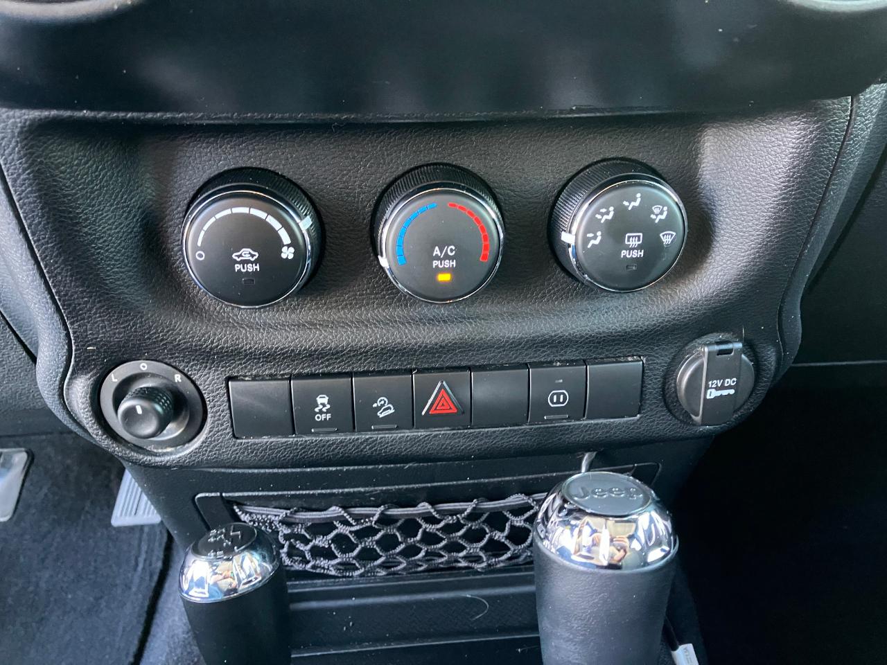 Jeep Wrangler Unlimited Sahara 4WD 2012