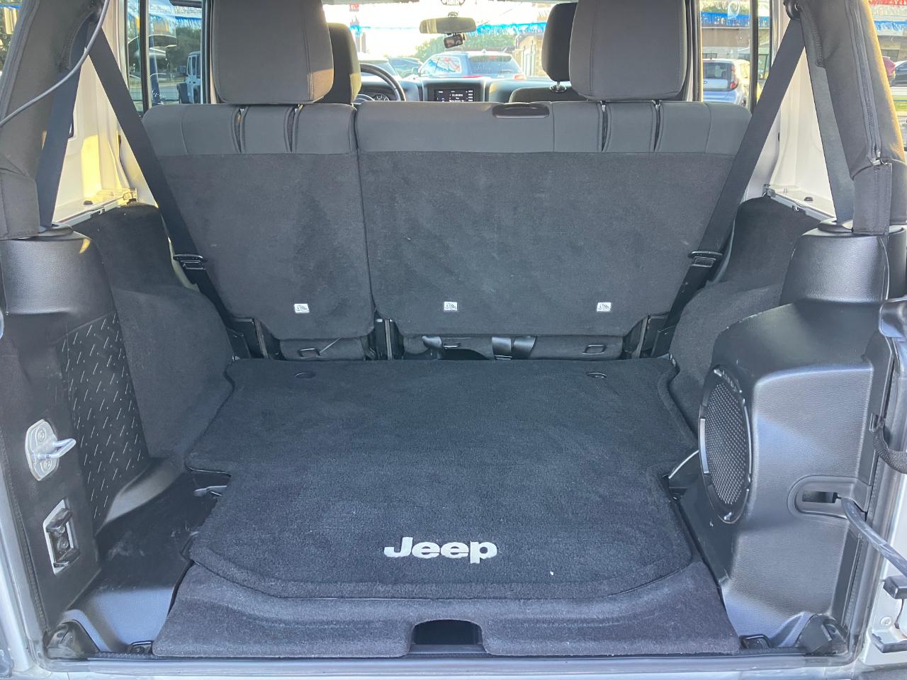Jeep Wrangler Unlimited Sahara 4WD 2012