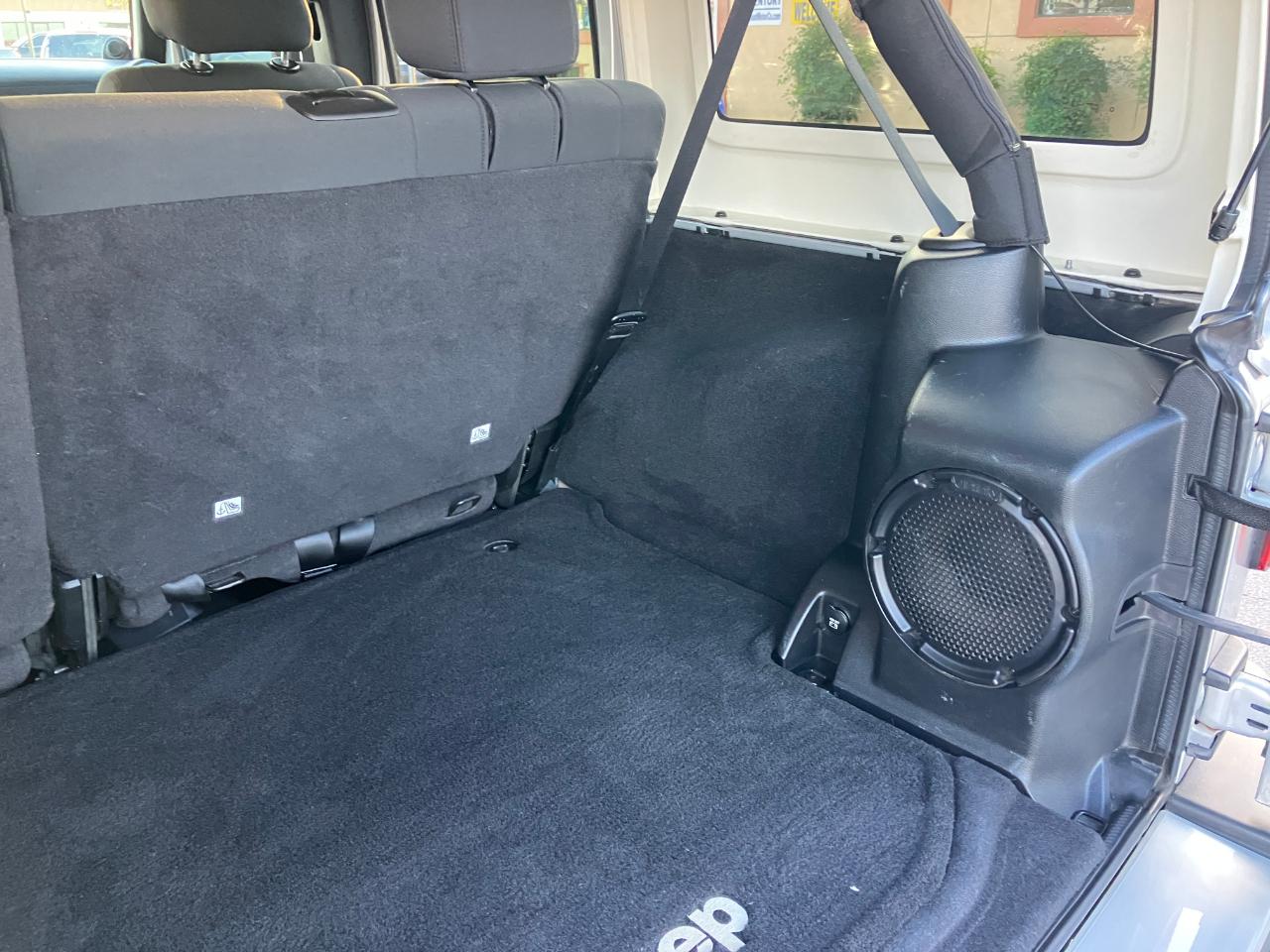 Jeep Wrangler Unlimited Sahara 4WD 2012