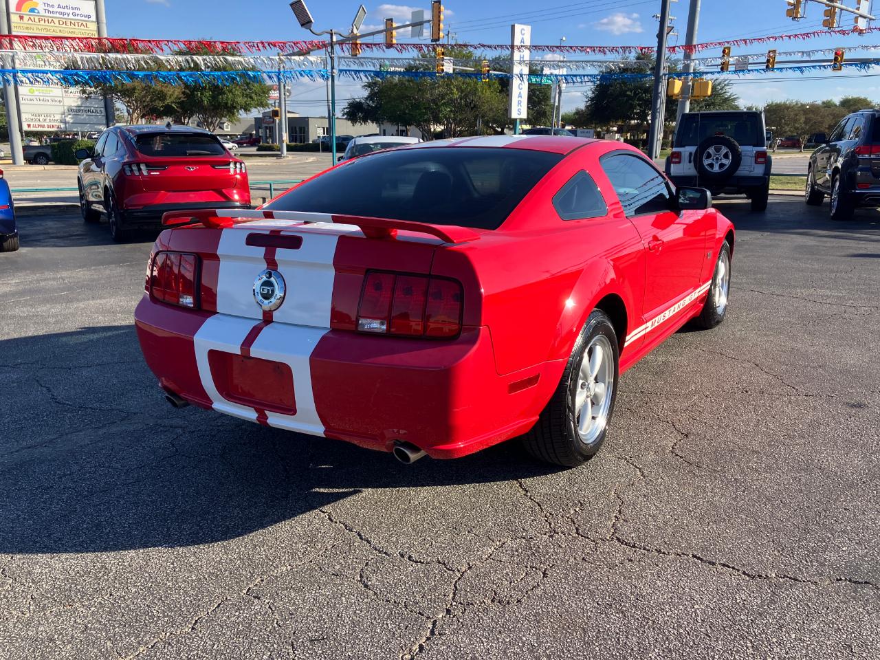 Ford Mustang GT Deluxe Coupe 2007
