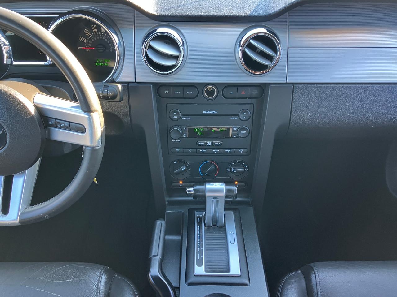 Ford Mustang GT Deluxe Coupe 2007