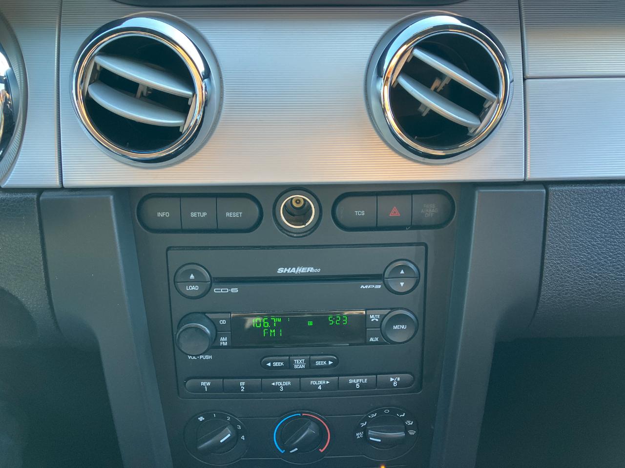 Ford Mustang GT Deluxe Coupe 2007