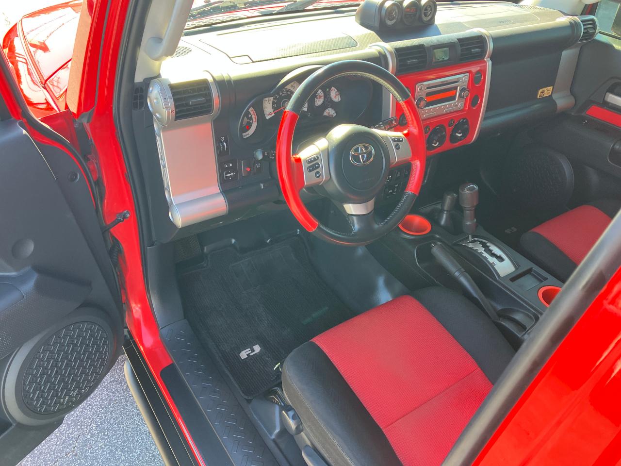 Toyota FJ Cruiser  2012