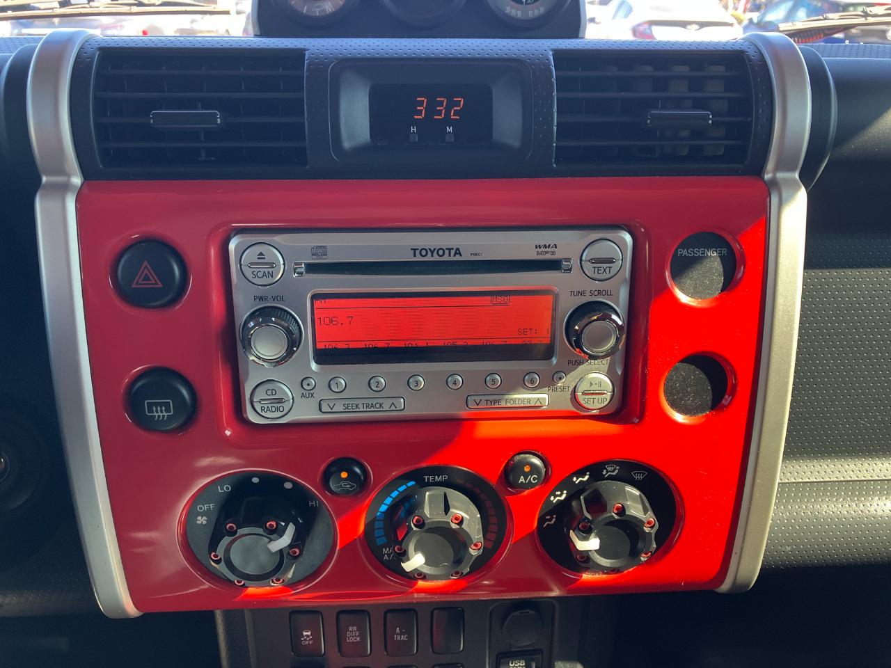 Toyota FJ Cruiser  2012
