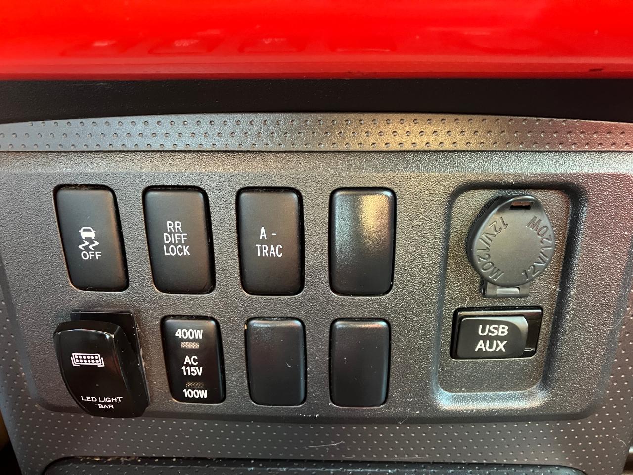 Toyota FJ Cruiser  2012