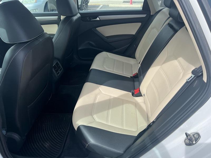 Volkswagen Passat 2.0L TDI SE AT 2014