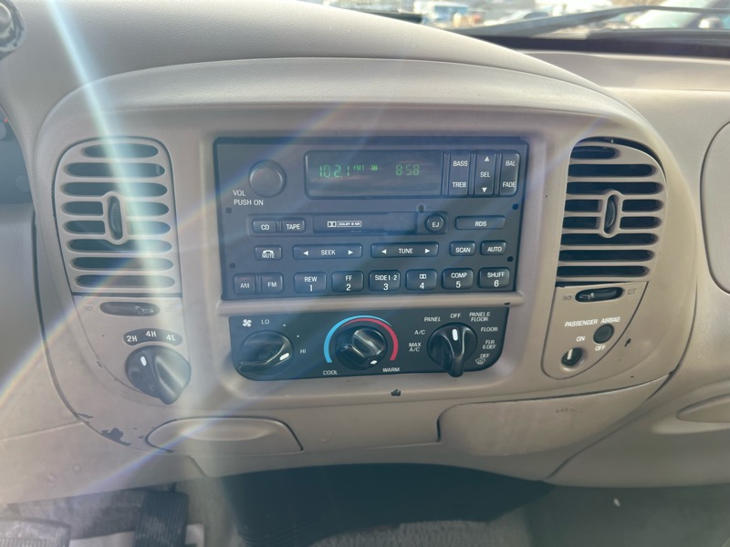 Ford F-150 4WD SuperCab 133" XLT 2001