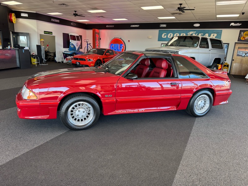 Ford Mustang GT 2-Door Hatchback 1987