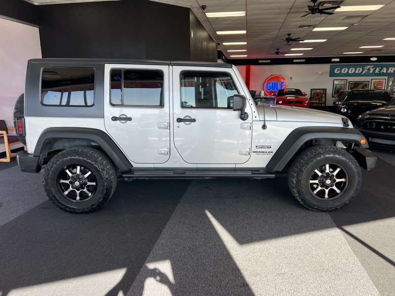 Jeep Wrangler Unlimited Sport 4WD 2010