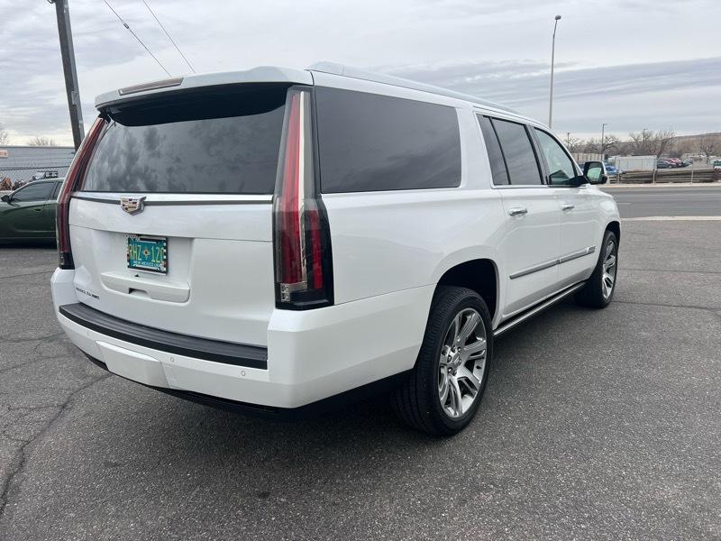 Cadillac Escalade ESV Premium 4WD 2016