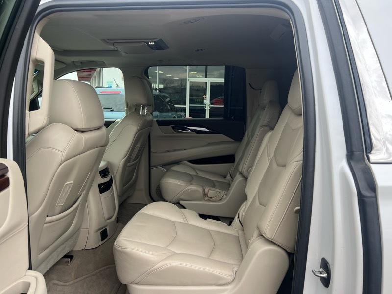 Cadillac Escalade ESV Premium 4WD 2016