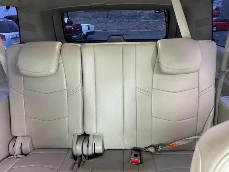 Cadillac Escalade ESV Premium 4WD 2016