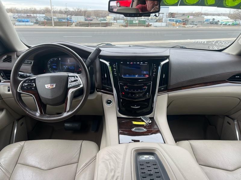 Cadillac Escalade ESV Premium 4WD 2016