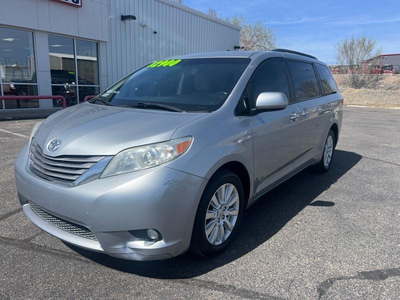 Toyota Sienna XLE 7-Passenger AWD 2017