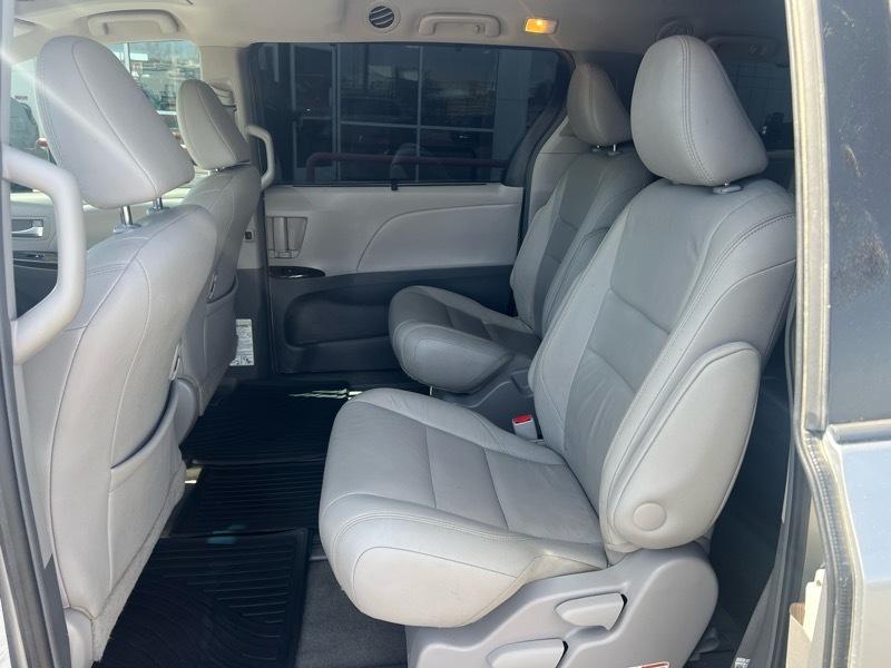Toyota Sienna XLE 7-Passenger AWD 2017