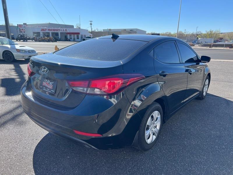 Hyundai Elantra SE 6AT 2016
