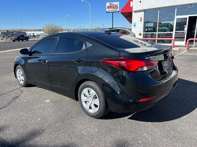 Hyundai Elantra SE 6AT 2016