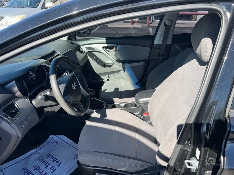 Hyundai Elantra SE 6AT 2016