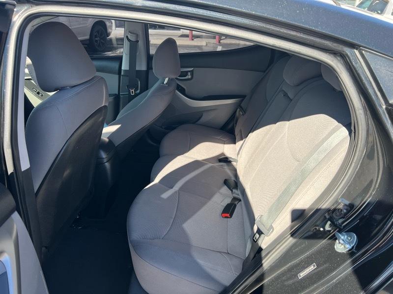 Hyundai Elantra SE 6AT 2016