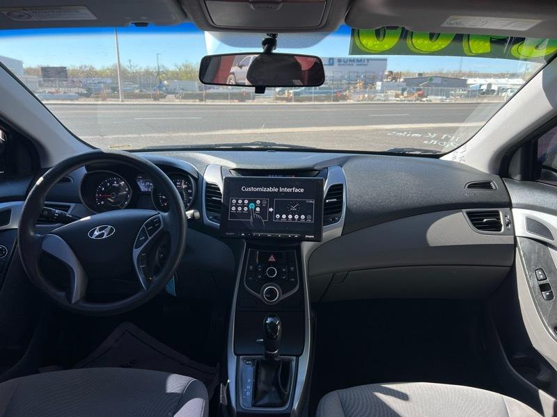 Hyundai Elantra SE 6AT 2016