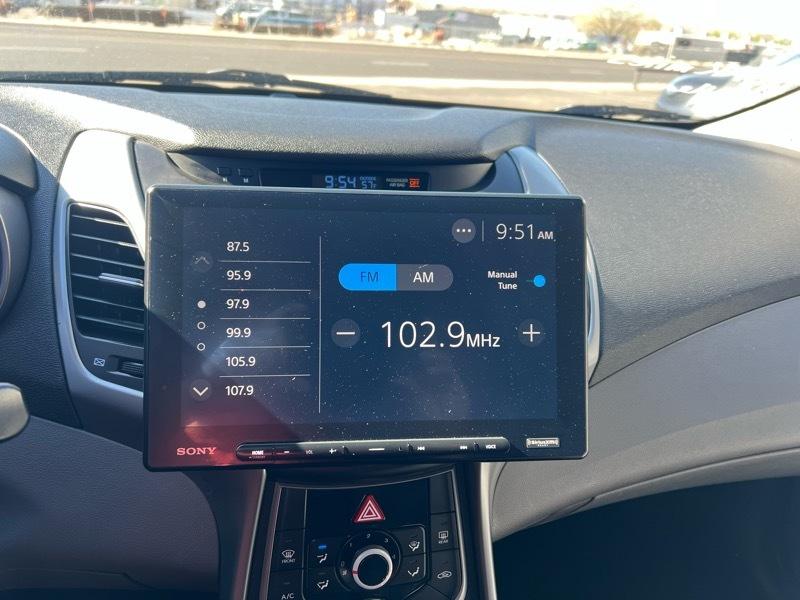 Hyundai Elantra SE 6AT 2016