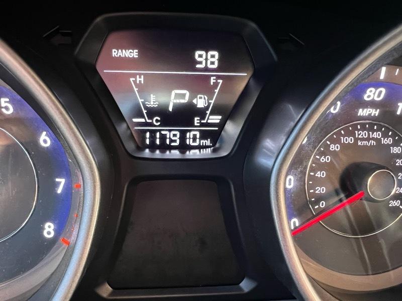 Hyundai Elantra SE 6AT 2016