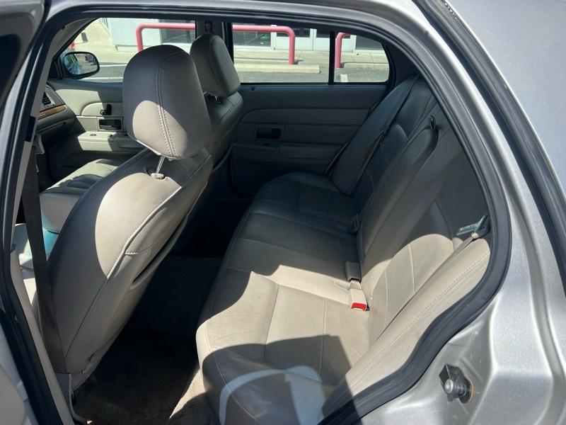 Ford Crown Victoria LX 2006