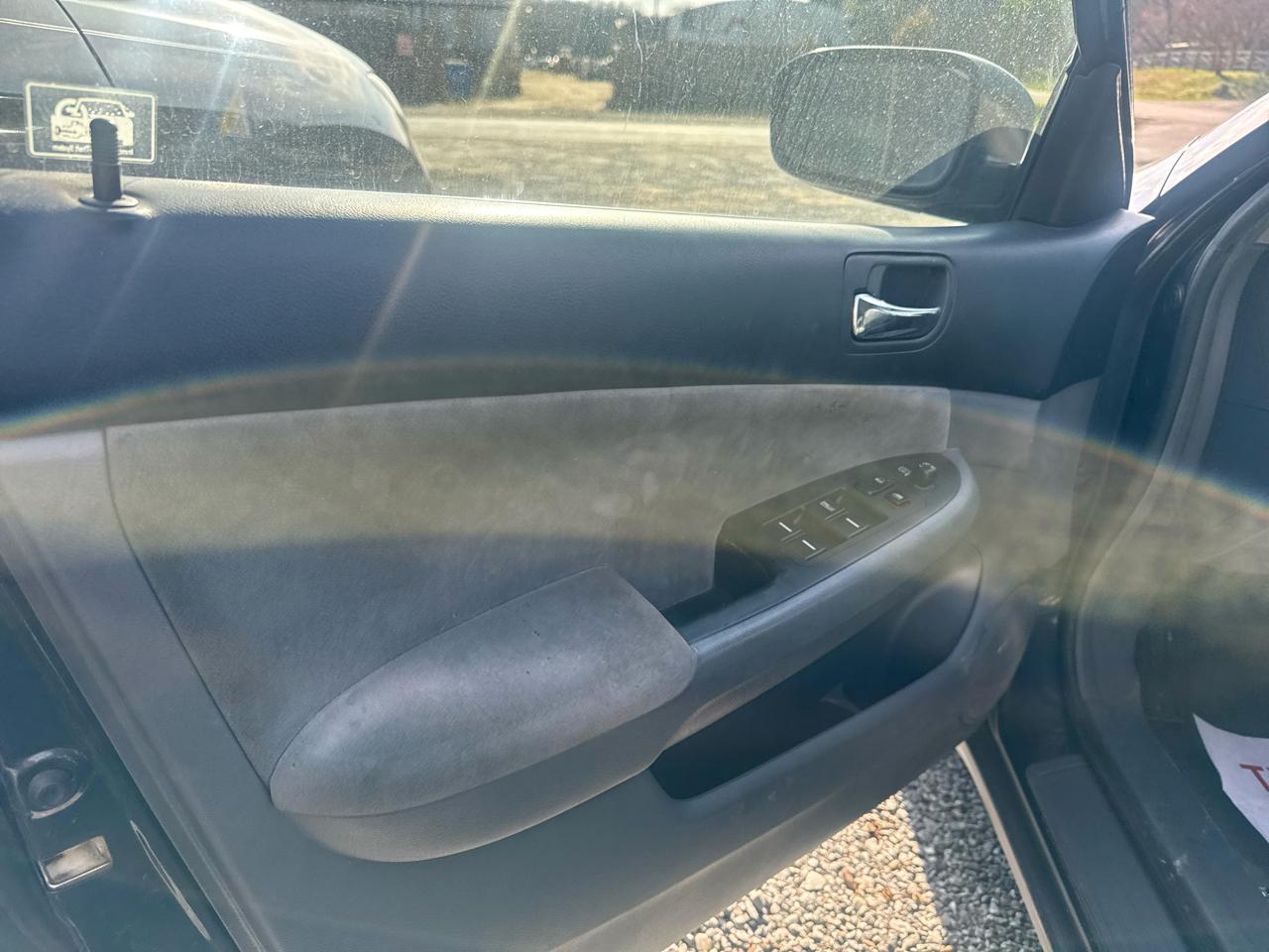 Honda Accord Sdn LX AT 2005