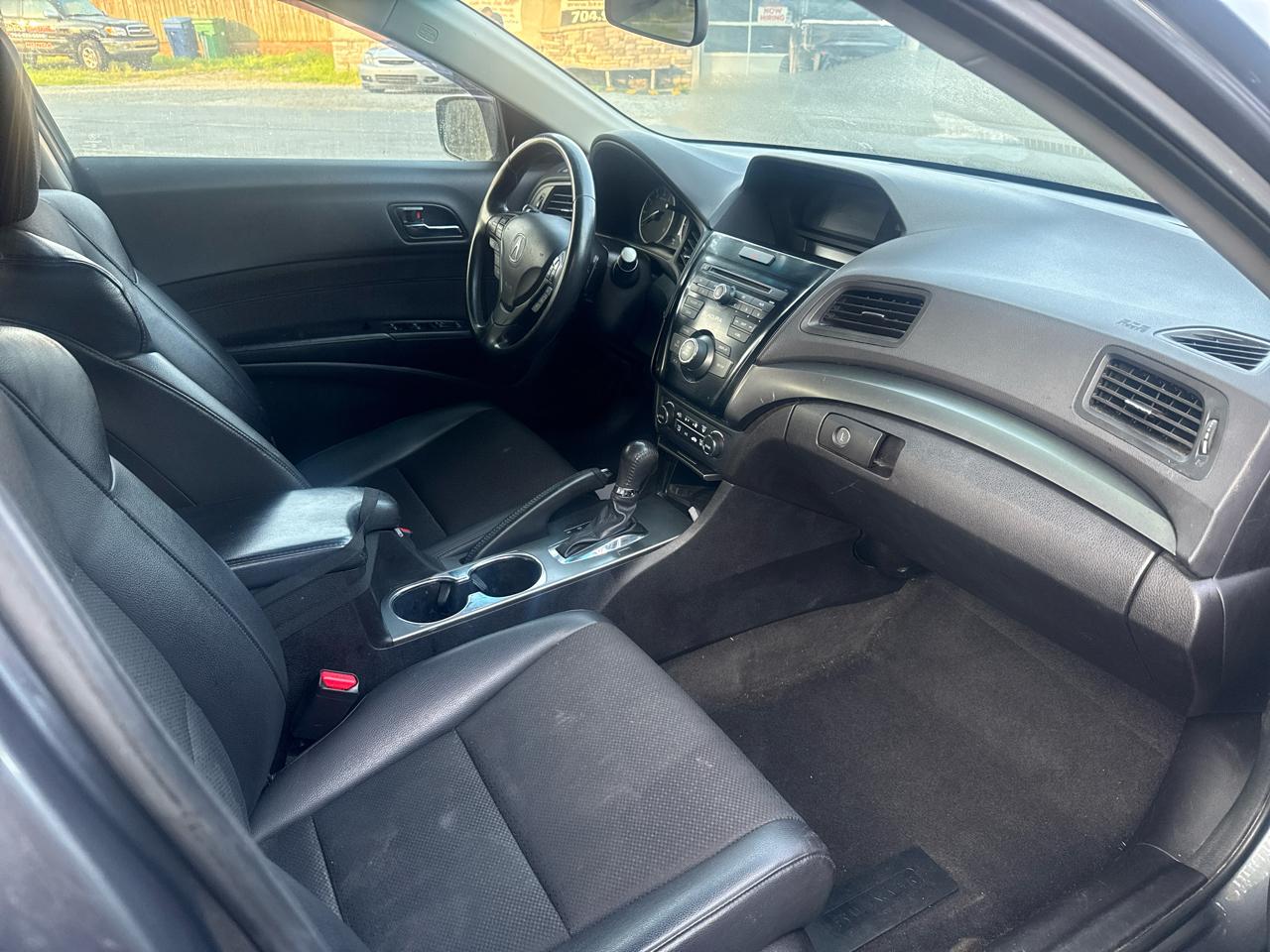 Acura ILX 4dr Sdn 2.0L 2013