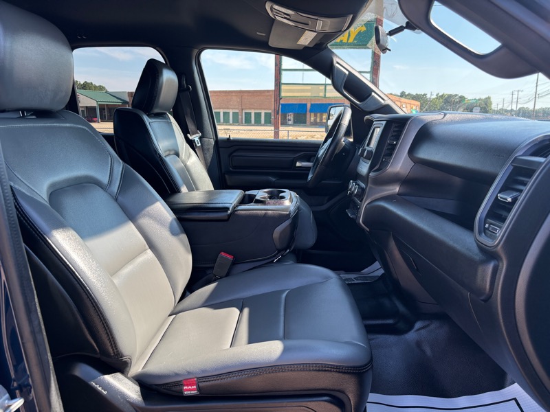 RAM 1500 Tradesman Quad Cab 4WD 2022 RAM 1500 Tradesman Quad Cab 4WD 2022