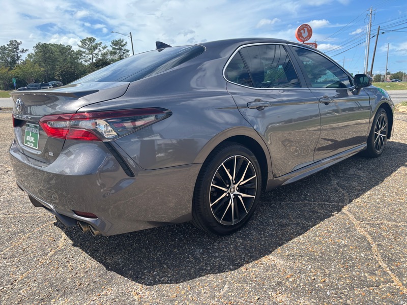 2021 Toyota Camry SE photo 3
