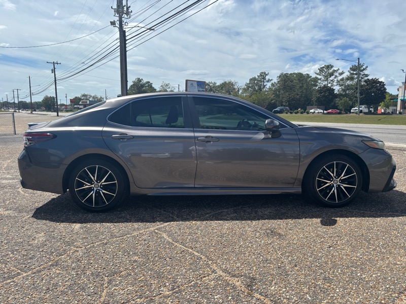 2021 Toyota Camry SE photo 4
