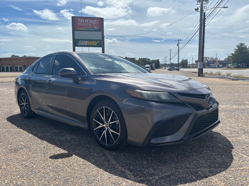 2021 Toyota Camry SE photo 5