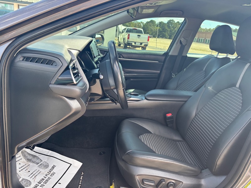 2021 Toyota Camry SE photo 9