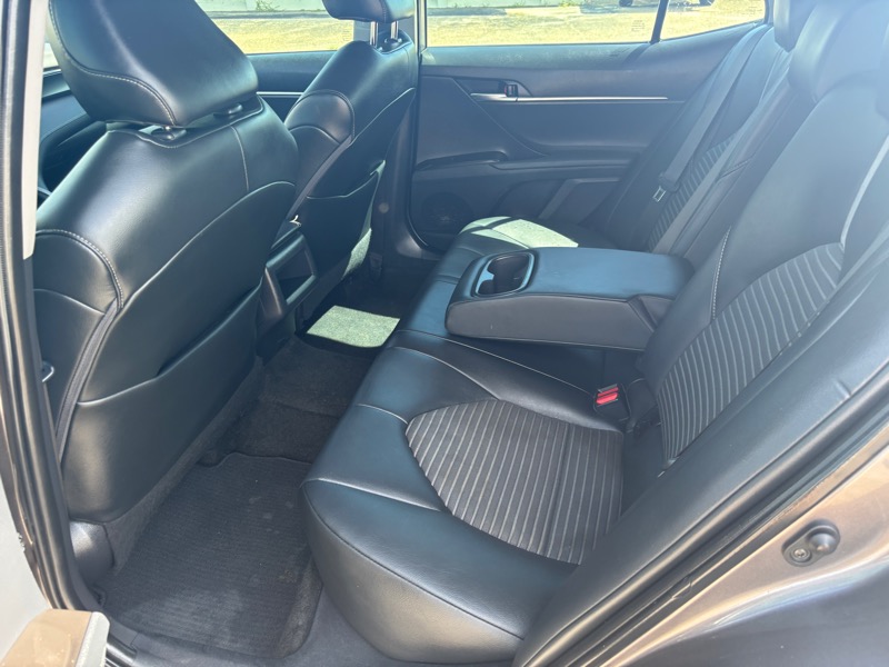 2021 Toyota Camry SE photo 10