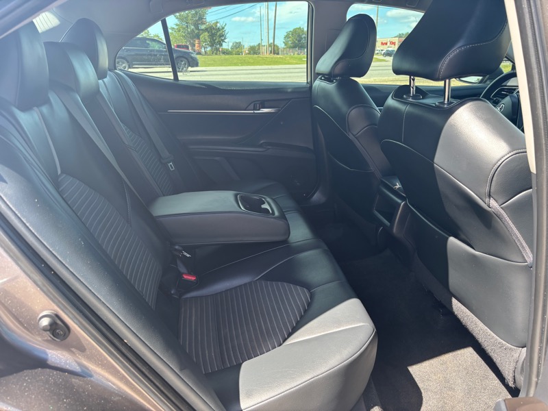 2021 Toyota Camry SE photo 11