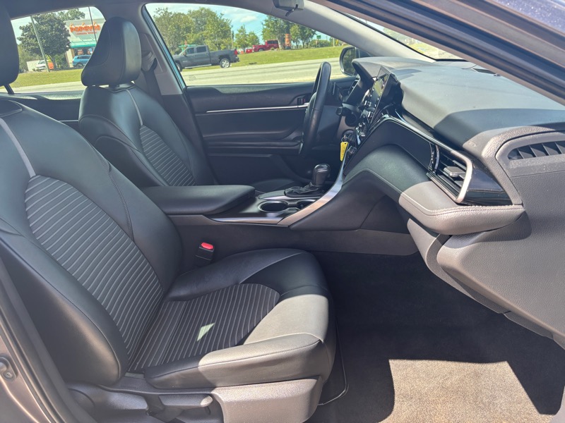 2021 Toyota Camry SE photo 12