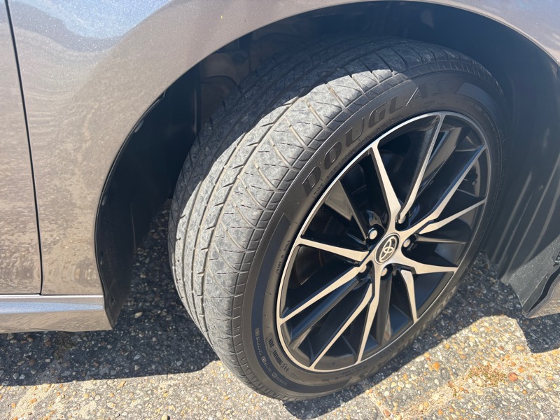 2021 Toyota Camry SE photo 13