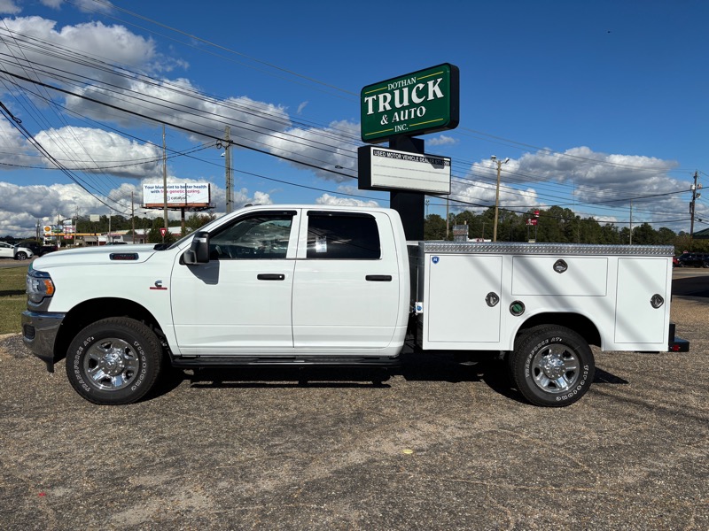 RAM 2500 Tradesman Crew Cab LWB 4WD 2024 RAM 2500 Tradesman Crew Cab LWB 4WD 2024