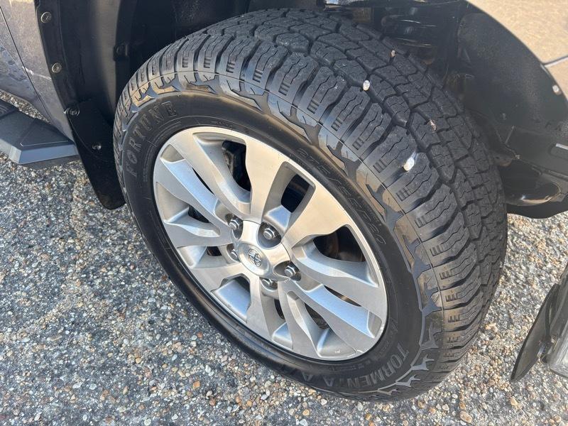 Toyota Tundra Limited 5.7L FFV CrewMax 4WD 2015