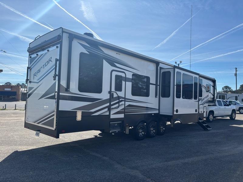 Keystone RV Raptor Toy Hauler  2022