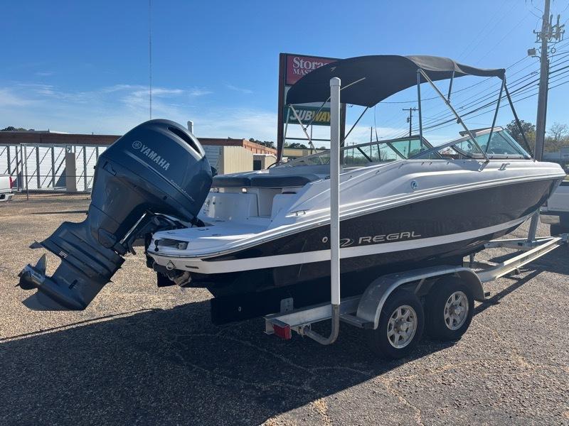 Regal Bowrider  2019
