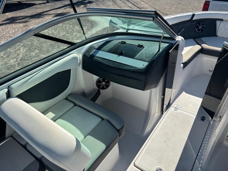 Regal Bowrider  2019