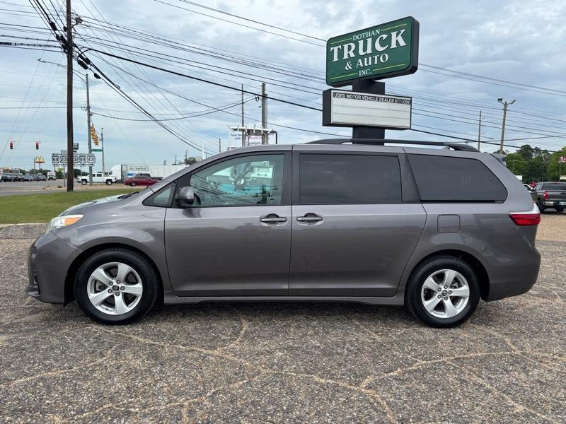 Toyota Sienna LE 2019