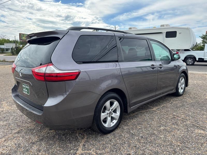Toyota Sienna LE 2019